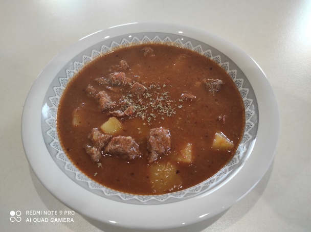 Hovädzí guláš (fotorecept) - obrázok 9