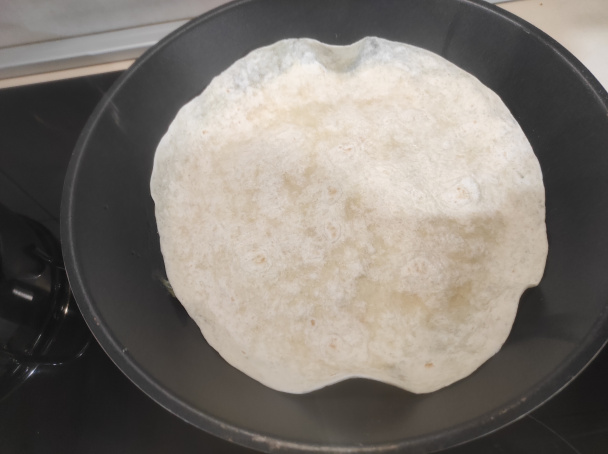Plnená tortilla s jogurtovým dipom (fotorecept) - obrázok 2