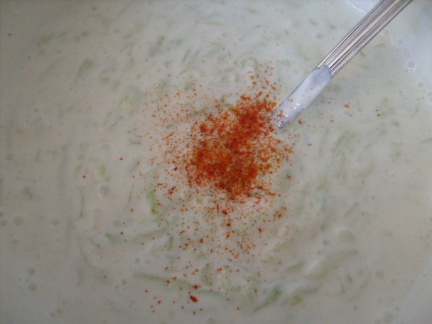 Pečenec s uhorkovou omáčkou - obrázok 3