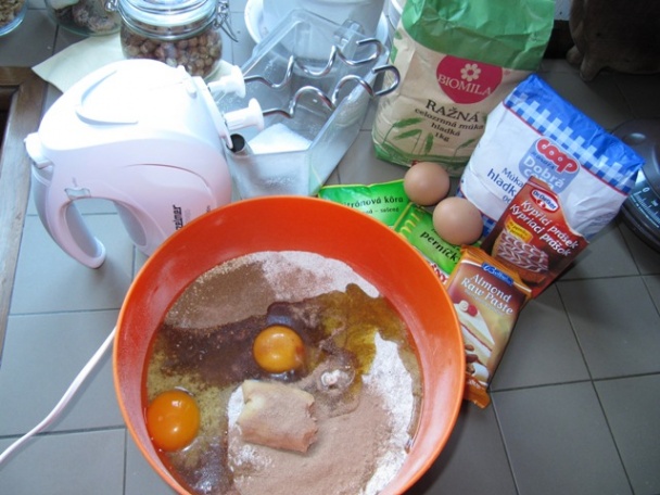 Medovníkový koláč s figami (fotorecept) - obrázok 1