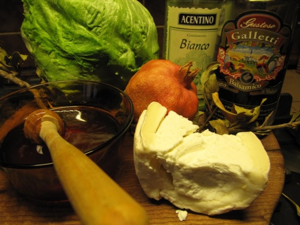 Ľadový šalát s kozím syrom, figami a granátovým jablkom - obrázok 1