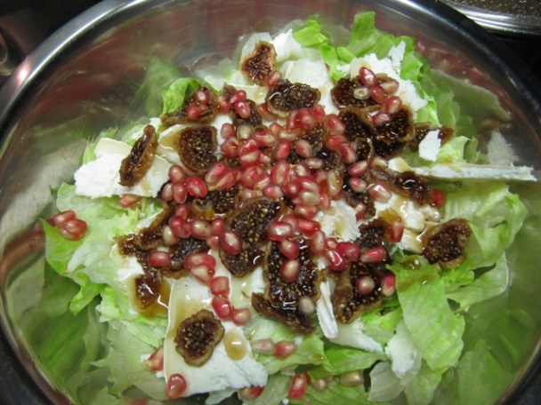 Ľadový šalát s kozím syrom, figami a granátovým jablkom - obrázok 2