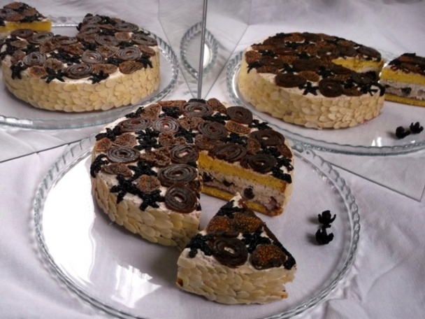 Torta ku Dňu matiek s netradičným obložením - obrázok 3