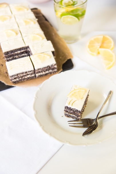 Makový koláč s bazovým krémom - obrázok 8