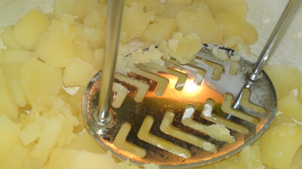 Pretláčané zemiaky ako ich robím ja (fotorecept) - obrázok 4