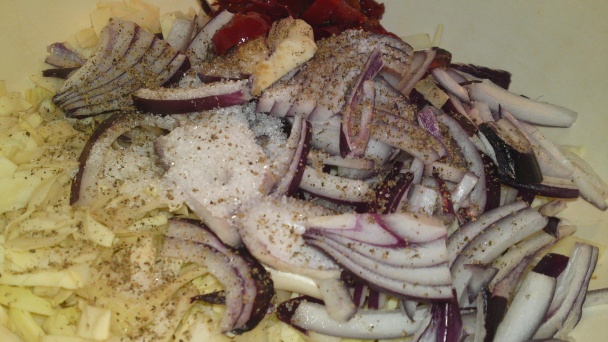 Kapustový šalát s červenou cibuľou, kapiou v oleji a balzamicovým octom (fotorecept) - obrázok 3