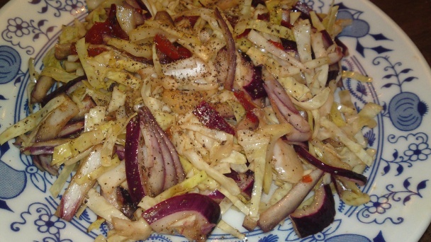 Kapustový šalát s červenou cibuľou, kapiou v oleji a balzamicovým octom (fotorecept) - obrázok 5