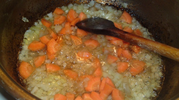 Bravčové plátky na slanine s dubákmi a mrkvou (fotorecept) - obrázok 11