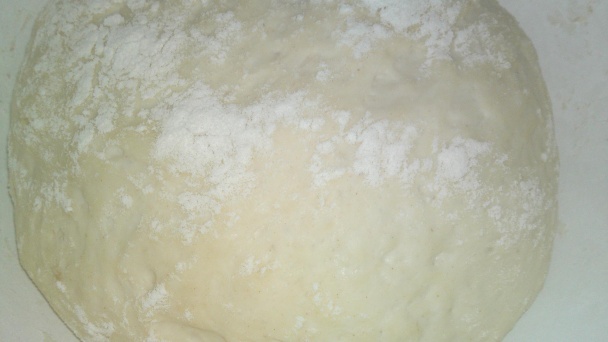 Korenená pizza s údenou slaninkou a cibuľou na celý plech (fotorecept) - obrázok 1