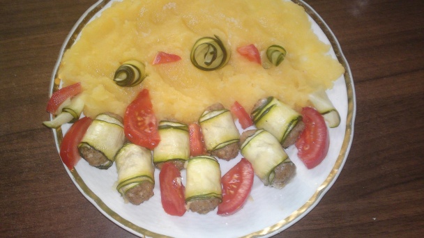 Cuketové závitky s mäsovými šúľkami a zemiakovou kašou (fotorecept) - obrázok 7