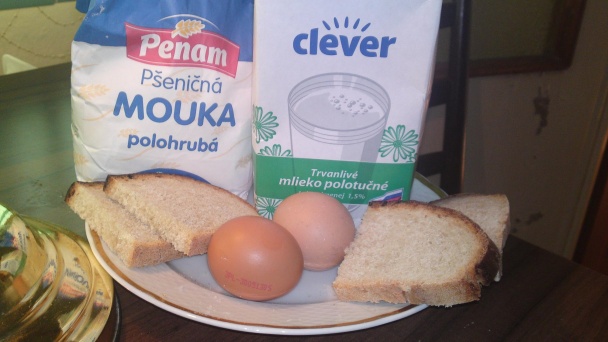 Hrnčekové knedle s chlebom - obrázok 1