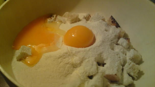 Hrnčekové knedle s chlebom - obrázok 3