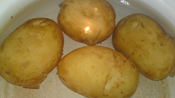 Nové zemiaky s petržlenovou vňaťou a cibuľkou (fotorecept) - obrázok 1