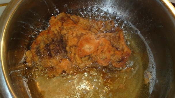 Vyprážaná pečeň v pikantnom cestíčku s opekanými novými zemiakmi (fotorecept) - obrázok 9