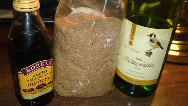 Pečené kačacie stehno s cibuľovým konfitom a rascovými dukátmi (fotorecept) - obrázok 7