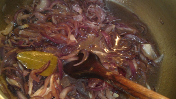 Pečené kačacie stehno s cibuľovým konfitom a rascovými dukátmi (fotorecept) - obrázok 11