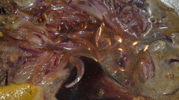 Pečené kačacie stehno s cibuľovým konfitom a rascovými dukátmi (fotorecept) - obrázok 12