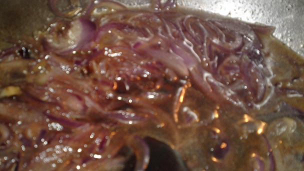 Pečené kačacie stehno s cibuľovým konfitom a rascovými dukátmi (fotorecept) - obrázok 13