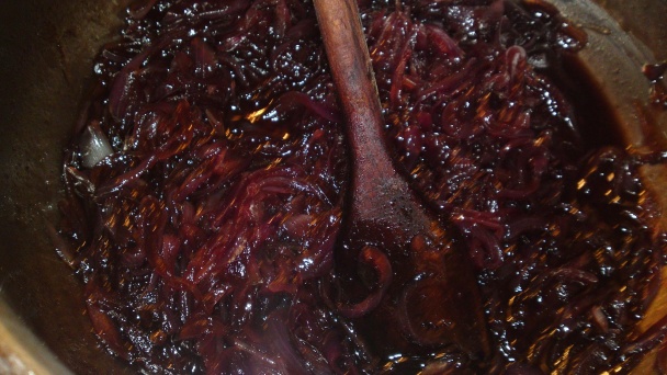 Pečené kačacie stehno s cibuľovým konfitom a rascovými dukátmi (fotorecept) - obrázok 14