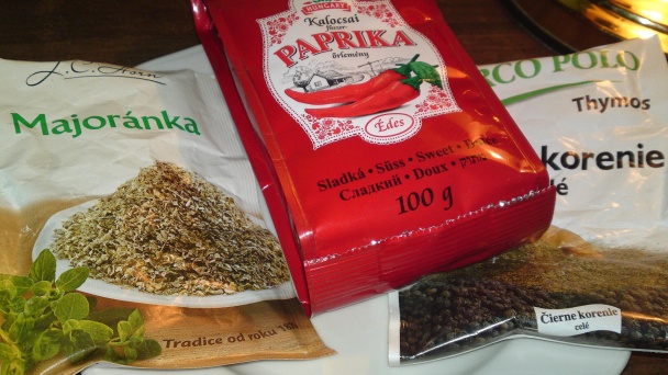 Pikantná fašírka pečená na chlebe (fotorecept) - obrázok 4