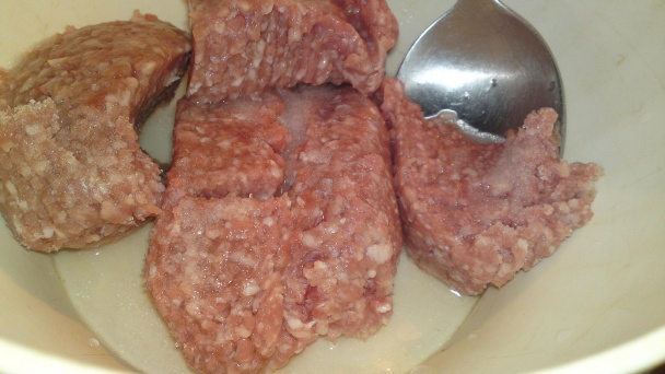 Pikantná fašírka pečená na chlebe (fotorecept) - obrázok 6