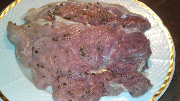 Bravčový steak so smotanovou omáčkou so zeleným korením (fotorecept) - obrázok 4