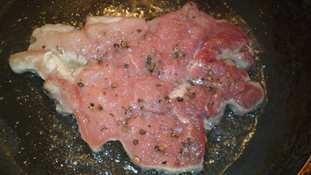 Bravčový steak so smotanovou omáčkou so zeleným korením (fotorecept) - obrázok 6