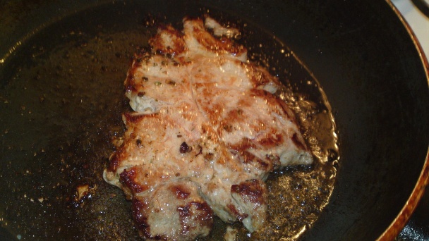 Bravčový steak so smotanovou omáčkou so zeleným korením (fotorecept) - obrázok 7