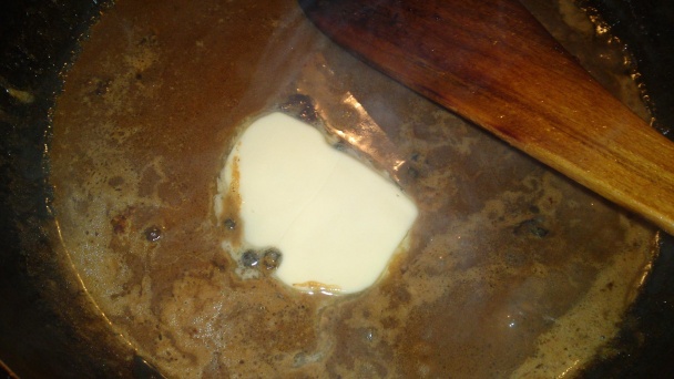 Bravčový steak so smotanovou omáčkou so zeleným korením (fotorecept) - obrázok 10