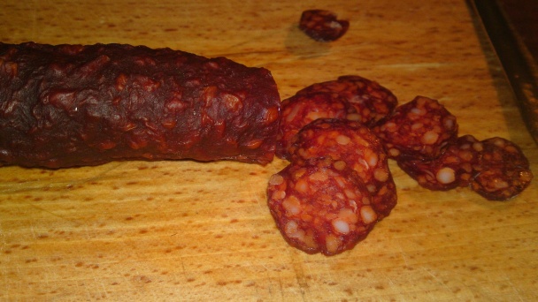 Krumpli guláš mojej starej mamy s čabajkou (fotorecept) - obrázok 2