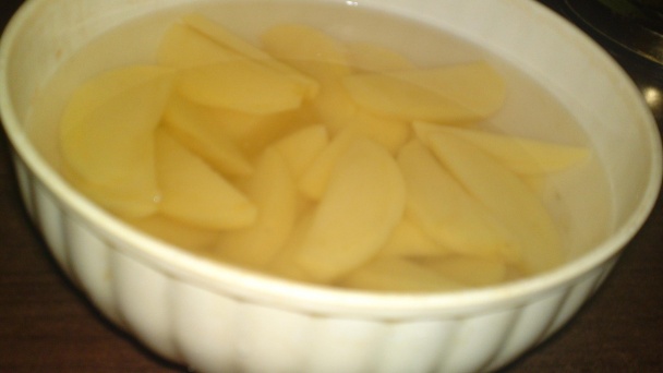 Krumpli guláš mojej starej mamy s čabajkou (fotorecept) - obrázok 3