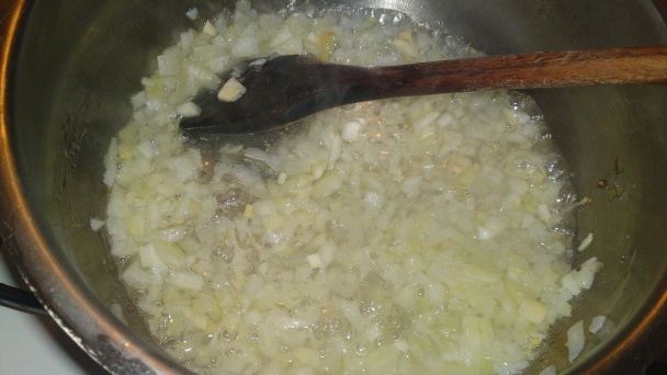 Krumpli guláš mojej starej mamy s čabajkou (fotorecept) - obrázok 5