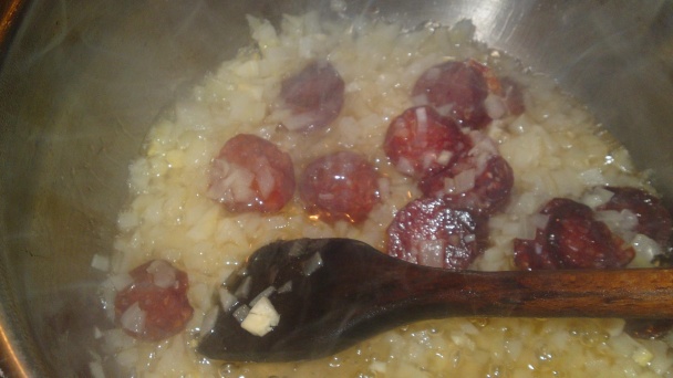 Krumpli guláš mojej starej mamy s čabajkou (fotorecept) - obrázok 6