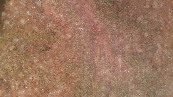 Fašírka vcelku s údenou slaninkou a horčicovou krustou (fotorecept) - obrázok 7