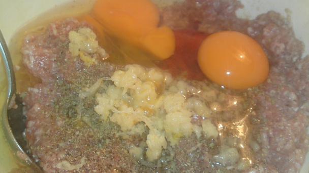 Fašírka vcelku s údenou slaninkou a horčicovou krustou (fotorecept) - obrázok 10