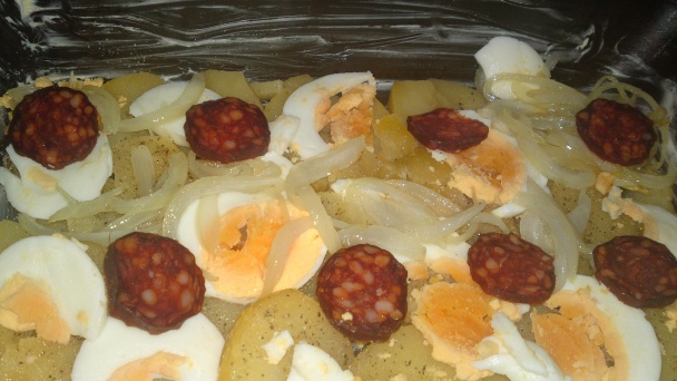 Prekladané zemiaky s čabajkou (fotorecept) - obrázok 9