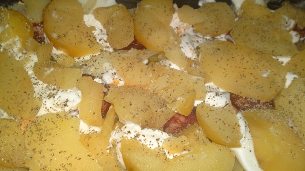 Prekladané zemiaky s čabajkou (fotorecept) - obrázok 11