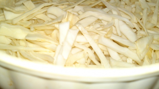 Kapustový šalát s mandarínkami a červenou cibuľou (fotorecept) - obrázok 5