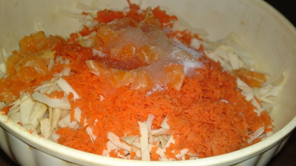 Kapustový šalát s mandarínkami a červenou cibuľou (fotorecept) - obrázok 9