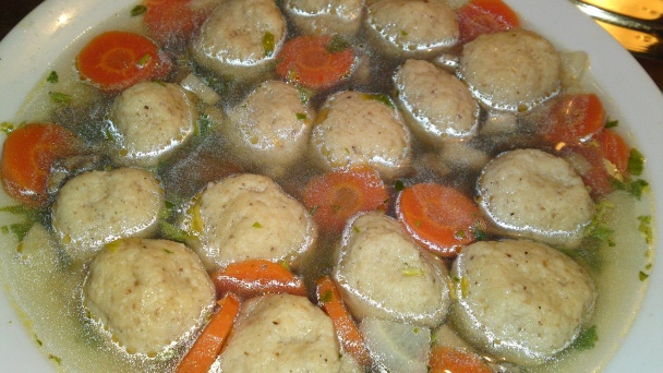 Sviatočná polievka z husacích drobov s macesovými knedličkami (fotorecept) - obrázok 7