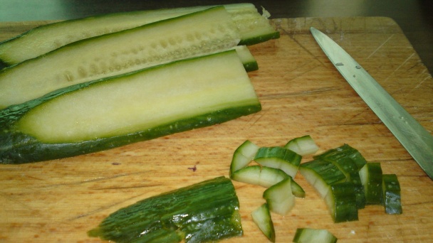 Pestrý zelený šalát so syrom a červenou cibuľou (fotorecept) - obrázok 5