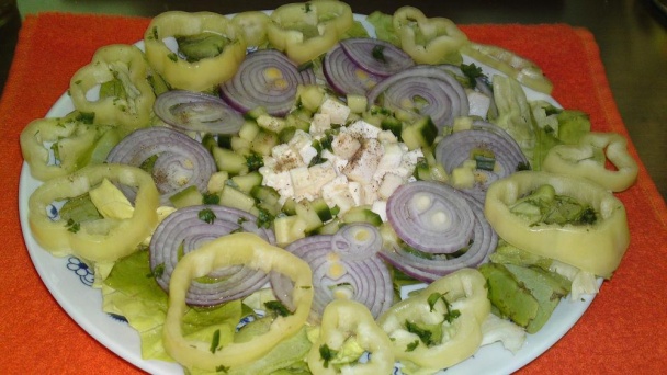 Pestrý zelený šalát so syrom a červenou cibuľou (fotorecept) - obrázok 11