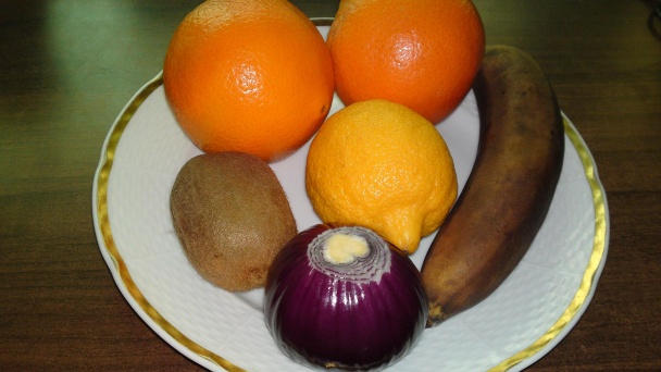 Pestrý ovocný šalát s červenou cibuľou (fotorecept) - obrázok 1