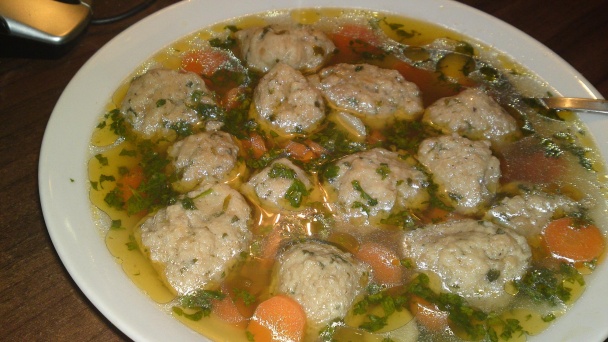 Slepačia polievka s pečeňovými knedličkami /fotorecept/ - obrázok 15