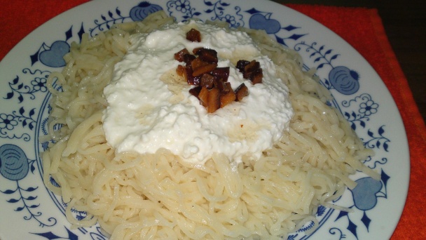 Tvarohové slíže s kyslou smotanou a s údenou slaninkou  /fotorecept/ - obrázok 9