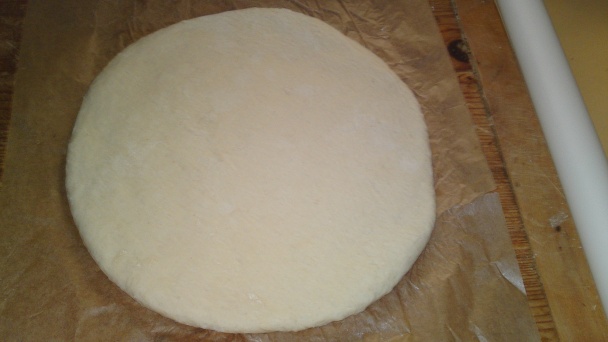 Okrúhly posúch s paradajkami a syrom (fotorecept) - obrázok 5