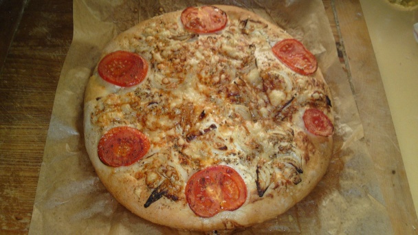 Okrúhly posúch s paradajkami a syrom (fotorecept) - obrázok 12