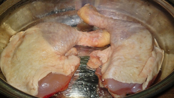 Pomaly pečené pikantné kuracie stehná na víne po židovsky (fotorecept) - obrázok 2