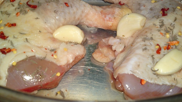 Pomaly pečené pikantné kuracie stehná na víne po židovsky (fotorecept) - obrázok 5