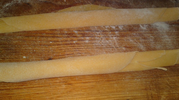 Tagliatelle s dubákmi, cherry paradajkami a zelerovou vňaťou (fotorecept) - obrázok 6